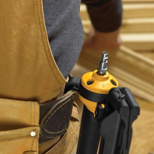 Cloueuse Finition Pneumatique 1"- 2-1/2" 16ga DeWALT D51257