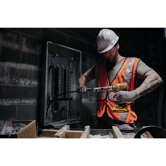 BATTERIE DEWALT DCB203 BLOC-PILE COMPACT AU LITHIUM-ION 20V MAX XR (2.0 AH)